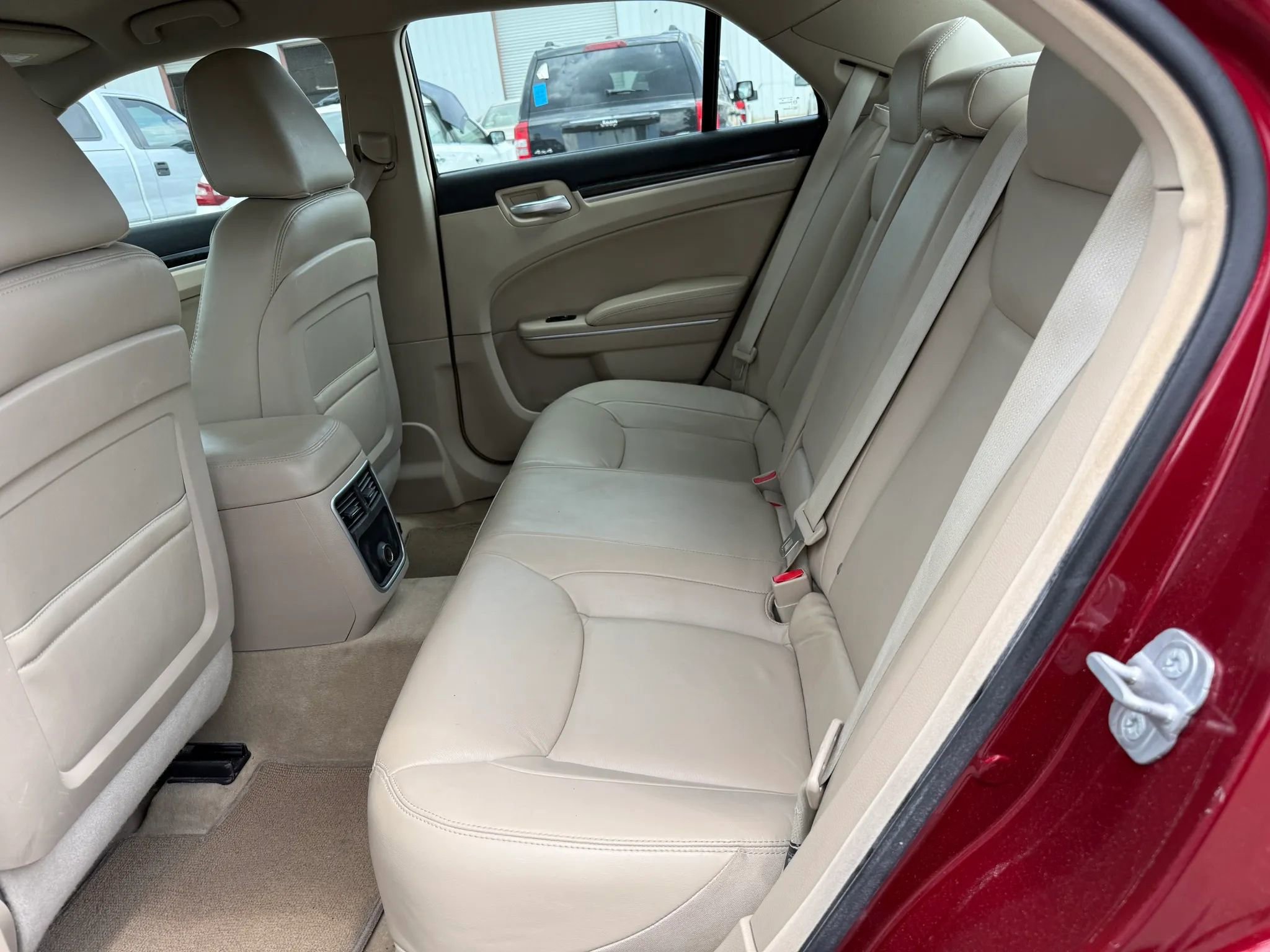 Used 2014 Chrysler 300 RWD image 21