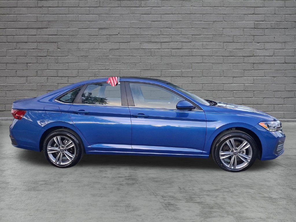 Used 2024 Volkswagen Jetta SE w/ Panoramic Sunroof Package FWD image 11