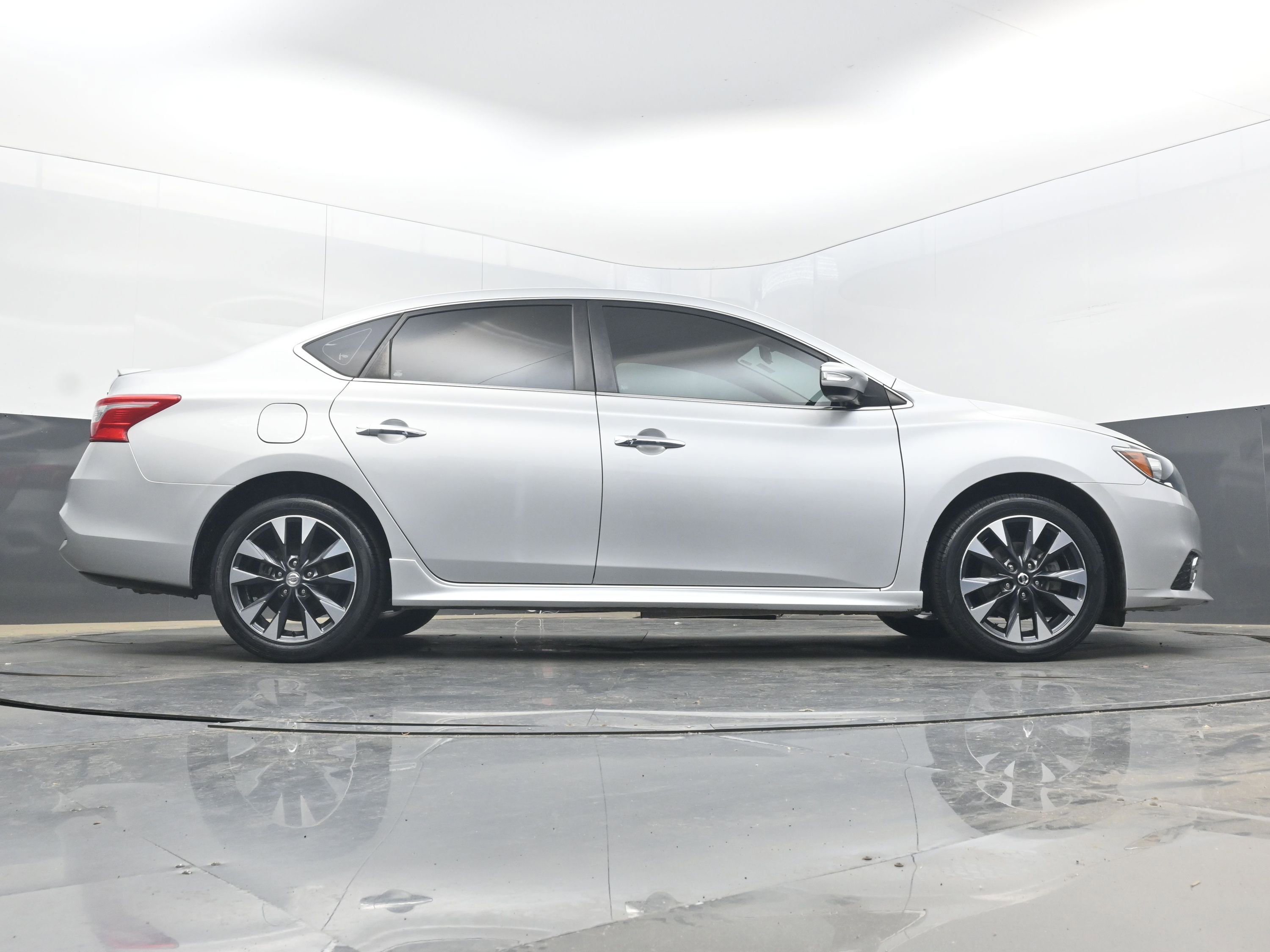 Used 2018 Nissan Sentra SR w/ Technology Package image 30