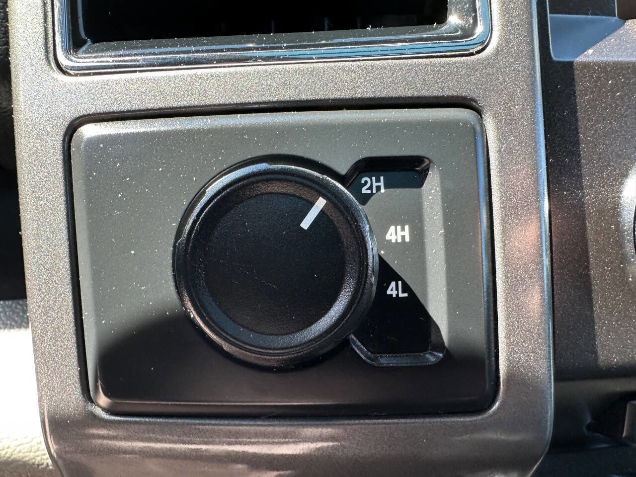 Used 2018 Ford F150 XLT w/ Equipment Group 302A Luxury AWD/4WD image 4