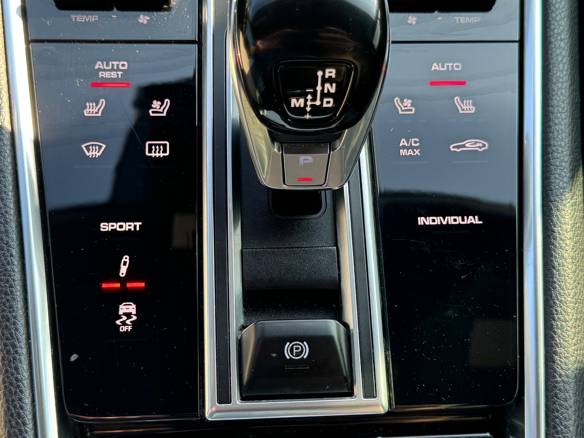 Used 2018 Porsche Panamera 4 image 26