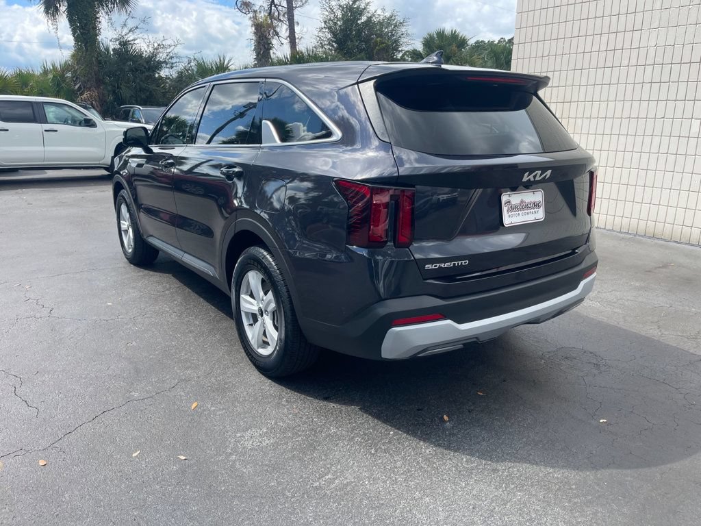 Used 2026 Kia Sorento LX FWD image 3