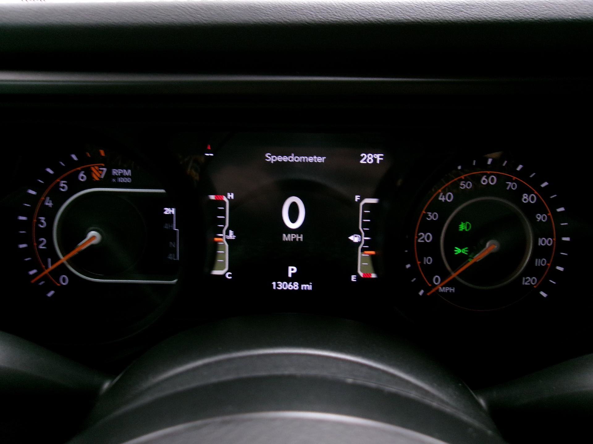 Used 2024 Jeep Gladiator Mojave w/ Technology Group image 10