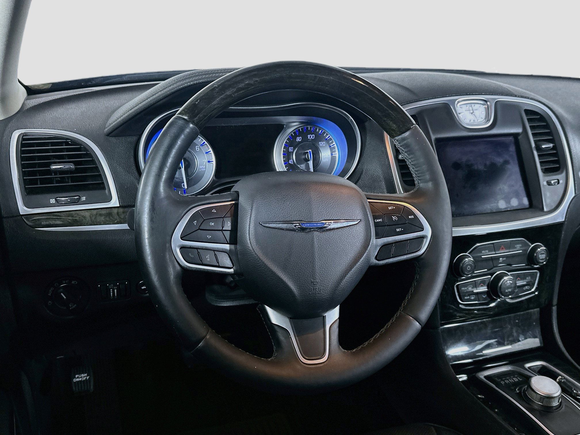 Used 2017 Chrysler 300 C RWD image 18