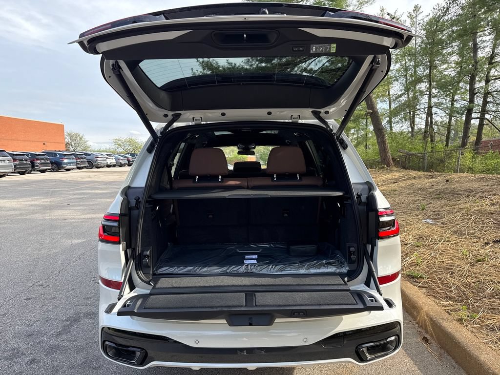 New 2026 BMW X7 xDrive40i w/ M Sport Package AWD/4WD image 26