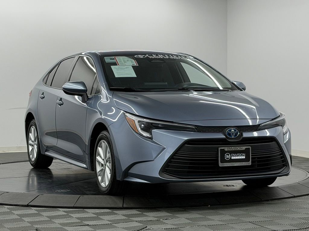 Used 2024 Toyota Corolla LE w/ LE Convenience Package image 6