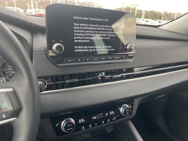 Used 2023 Mitsubishi Outlander SE image 12