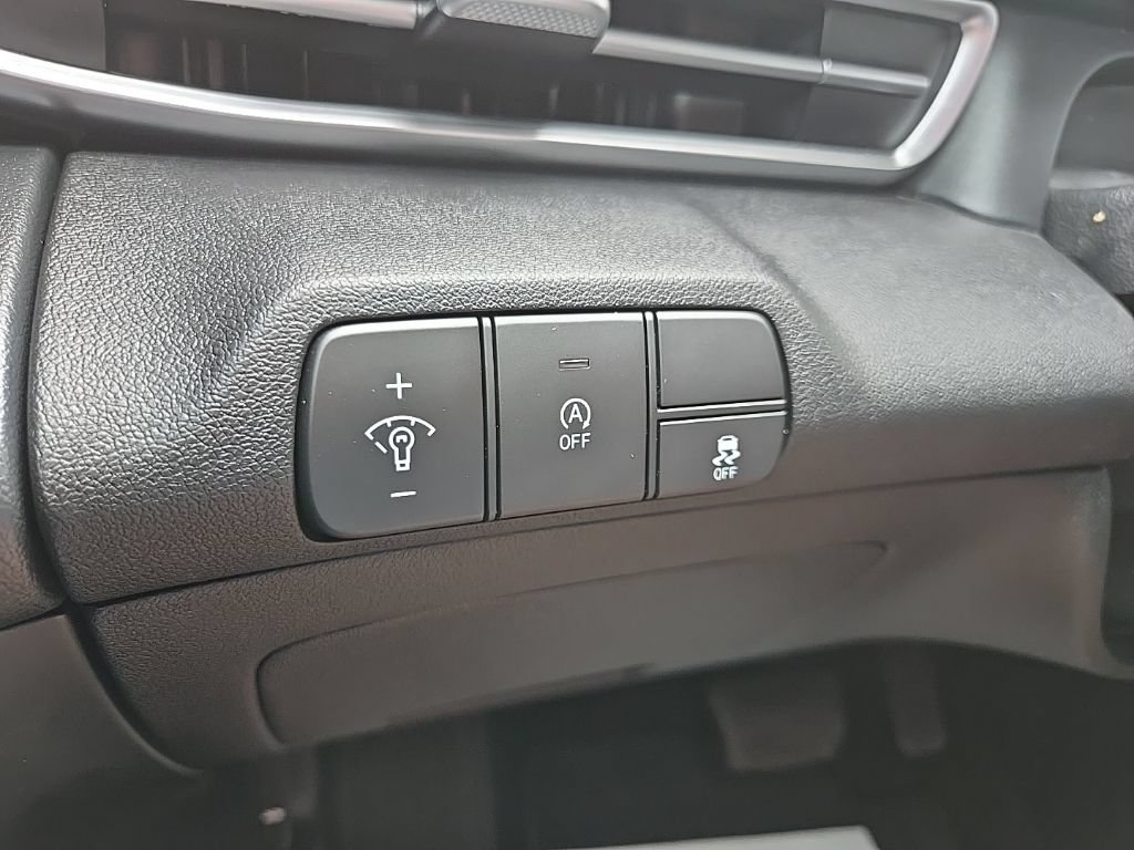 Used 2025 Hyundai Elantra SE FWD image 43