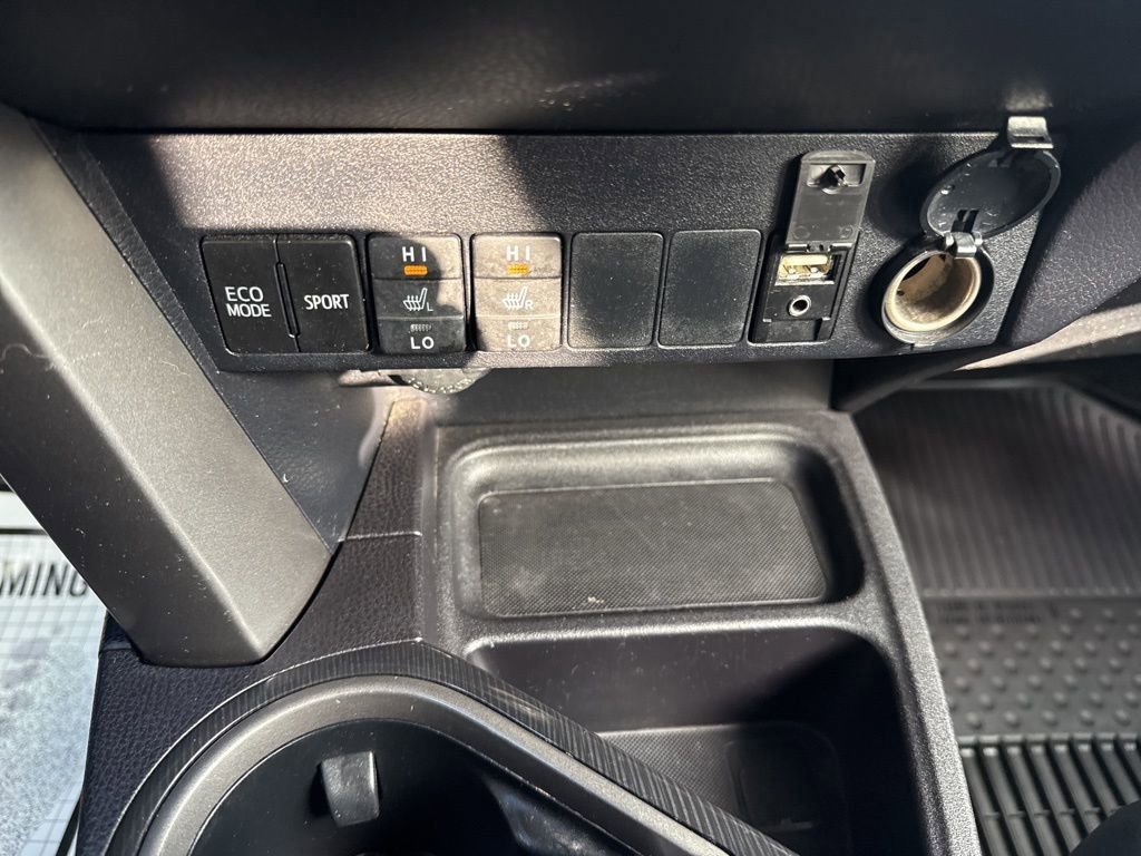 Used 2016 Toyota RAV4 SE image 37