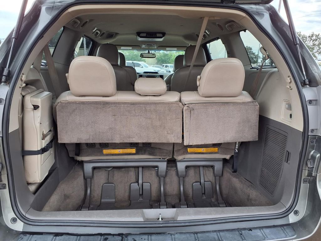Used 2014 Toyota Sienna LE FWD image 12