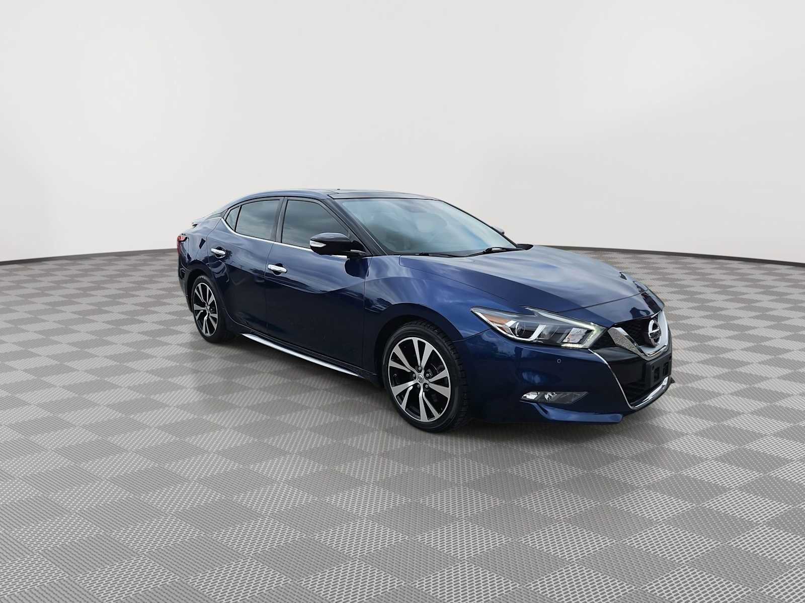 Used 2017 Nissan Maxima Platinum image 2