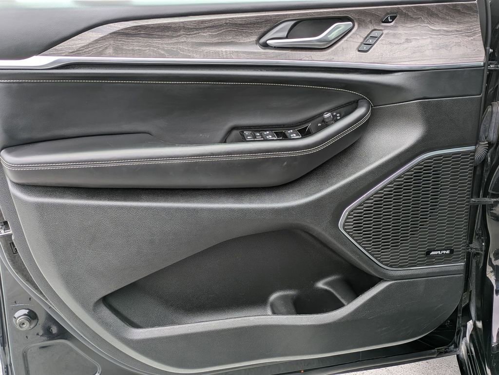 Certified 2022 Jeep Grand Cherokee Overland w/ Luxury Tech Group IV image 10