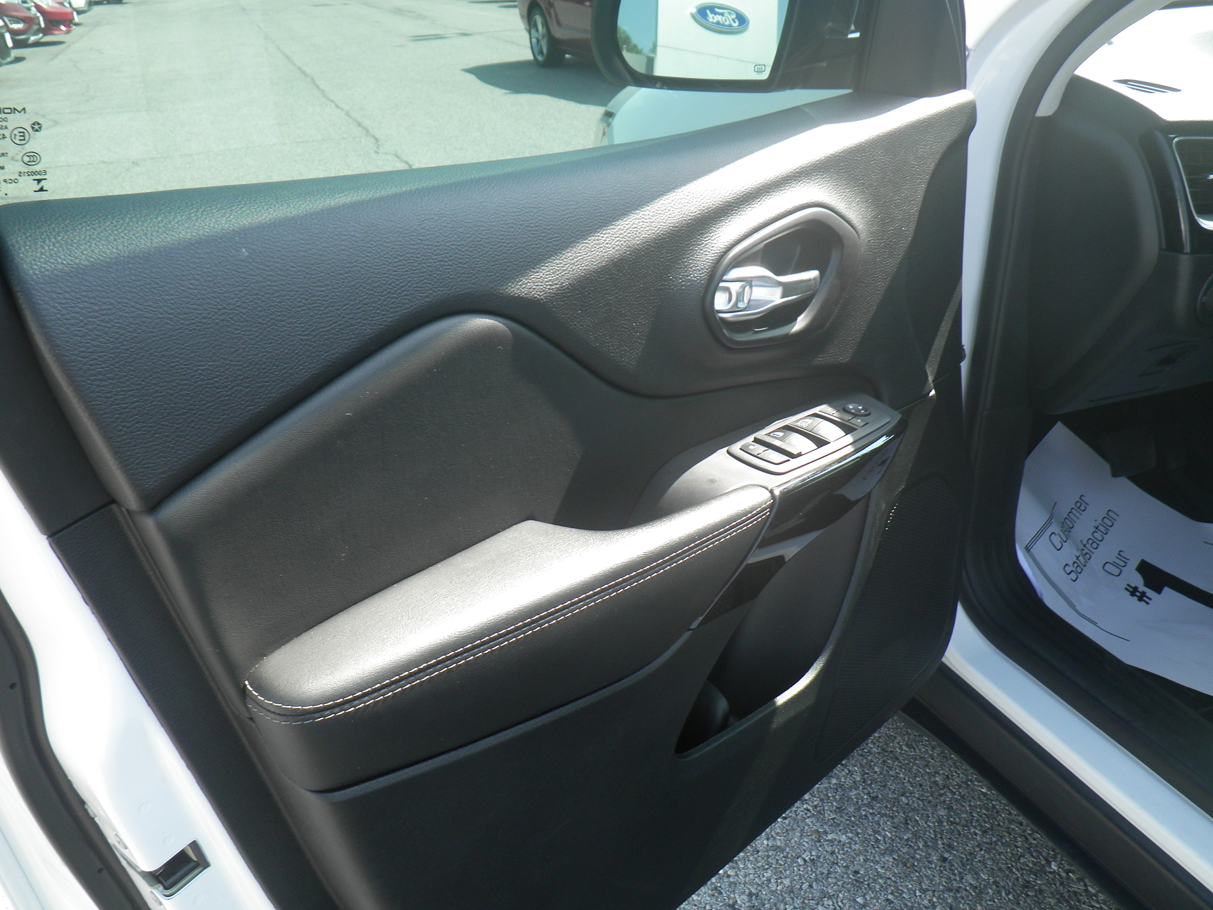 Used 2023 Jeep Cherokee Altitude Lux image 17