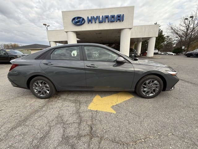 New 2026 Hyundai Elantra Blue image 2