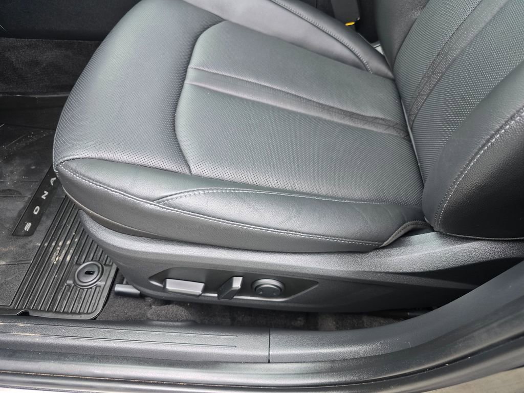 Used 2023 Hyundai Sonata Limited w/ Cargo Package image 15