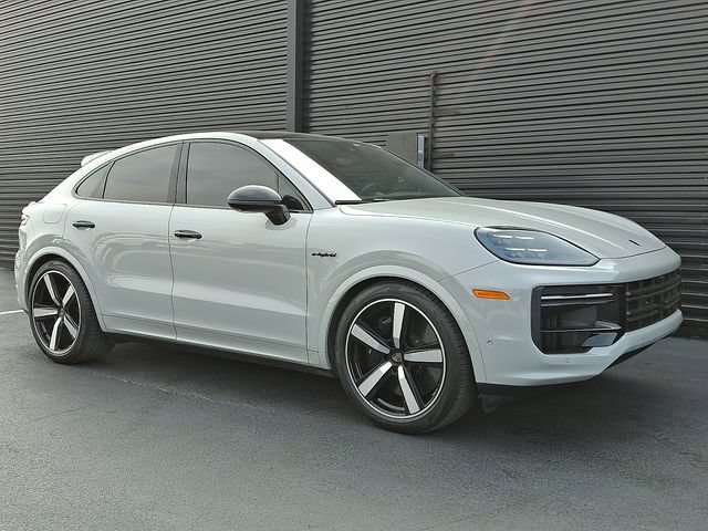 Certified 2025 Porsche Cayenne Turbo AWD/4WD image 9