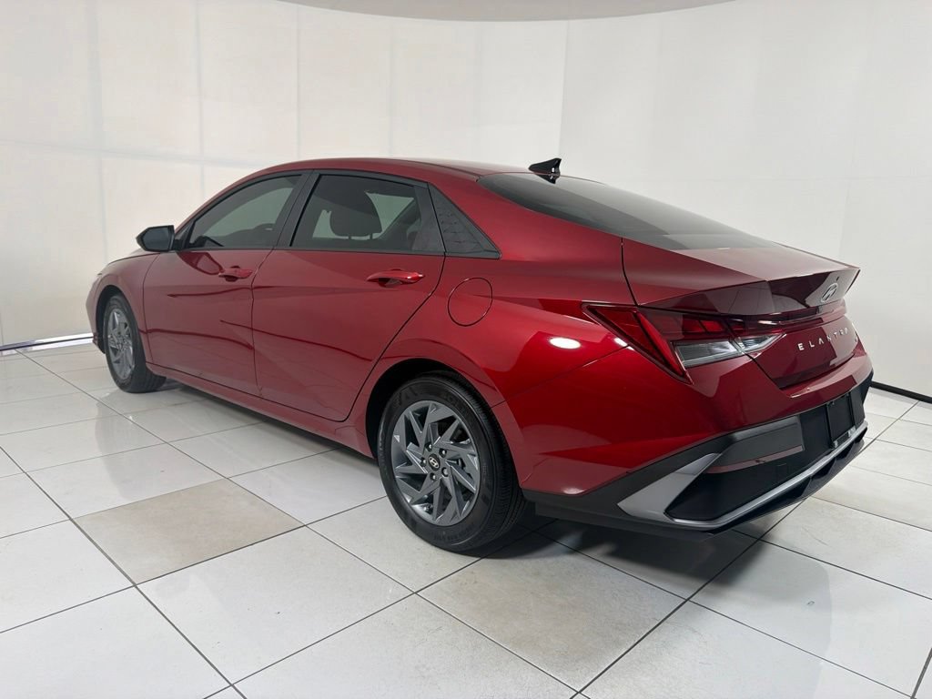 Certified 2025 Hyundai Elantra Hybrid FWD image 7