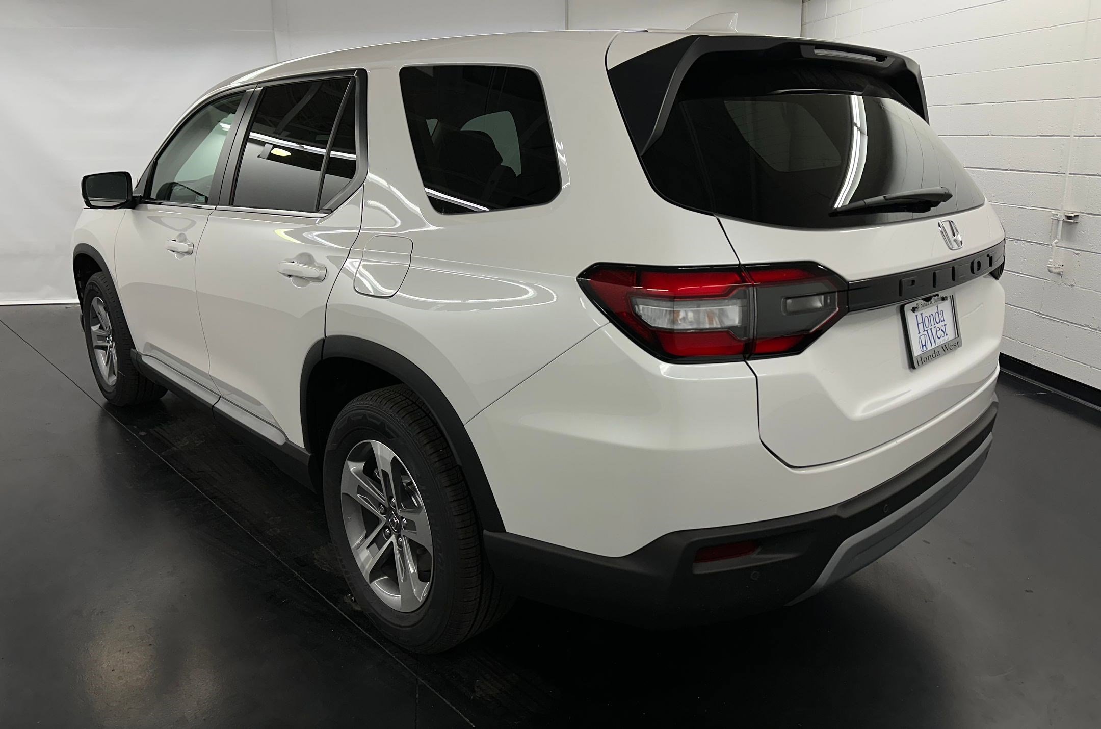 New 2025 Honda Pilot EX-L image 3