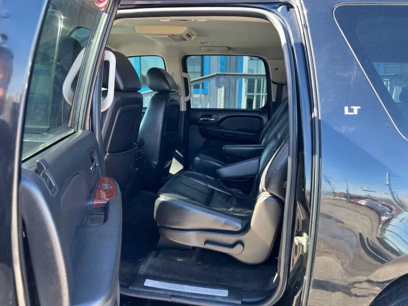 Used 2008 Chevrolet Suburban LT w/ LT Preferred Equipment Group RWD image 11