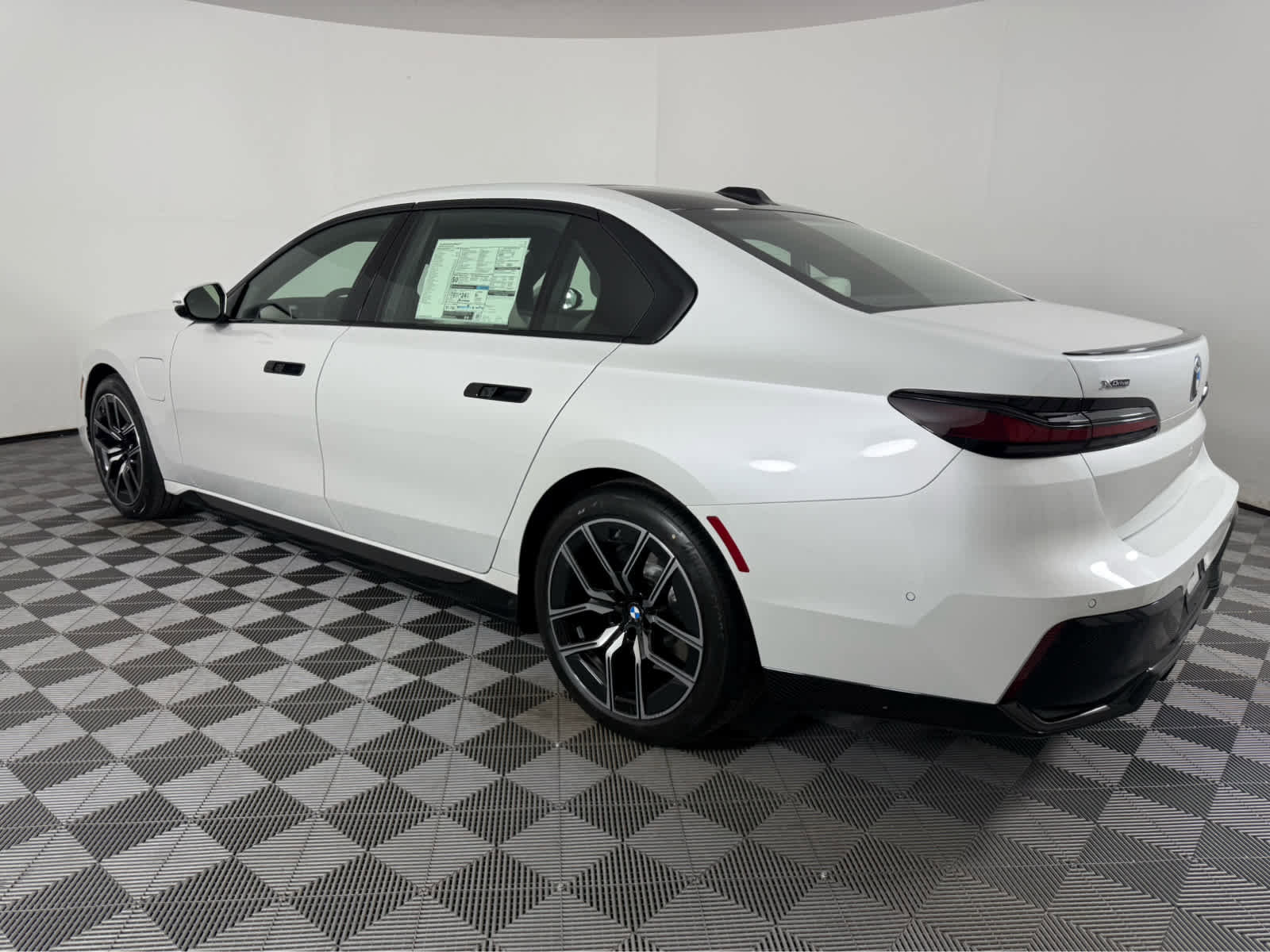 New 2026 BMW 750e xDrive w/ Executive Package image 6