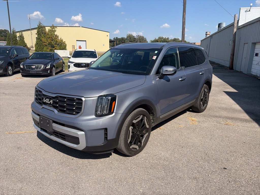 Used 2025 Kia Telluride S AWD/4WD image 2