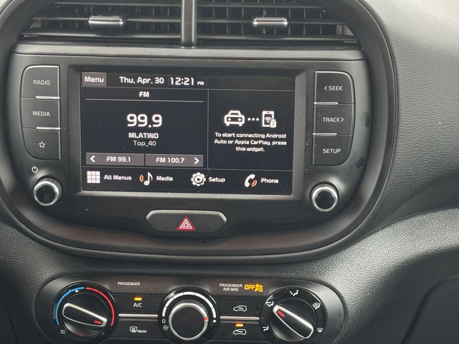 Used 2025 Kia Soul LX w/ LX Technology Package FWD image 17