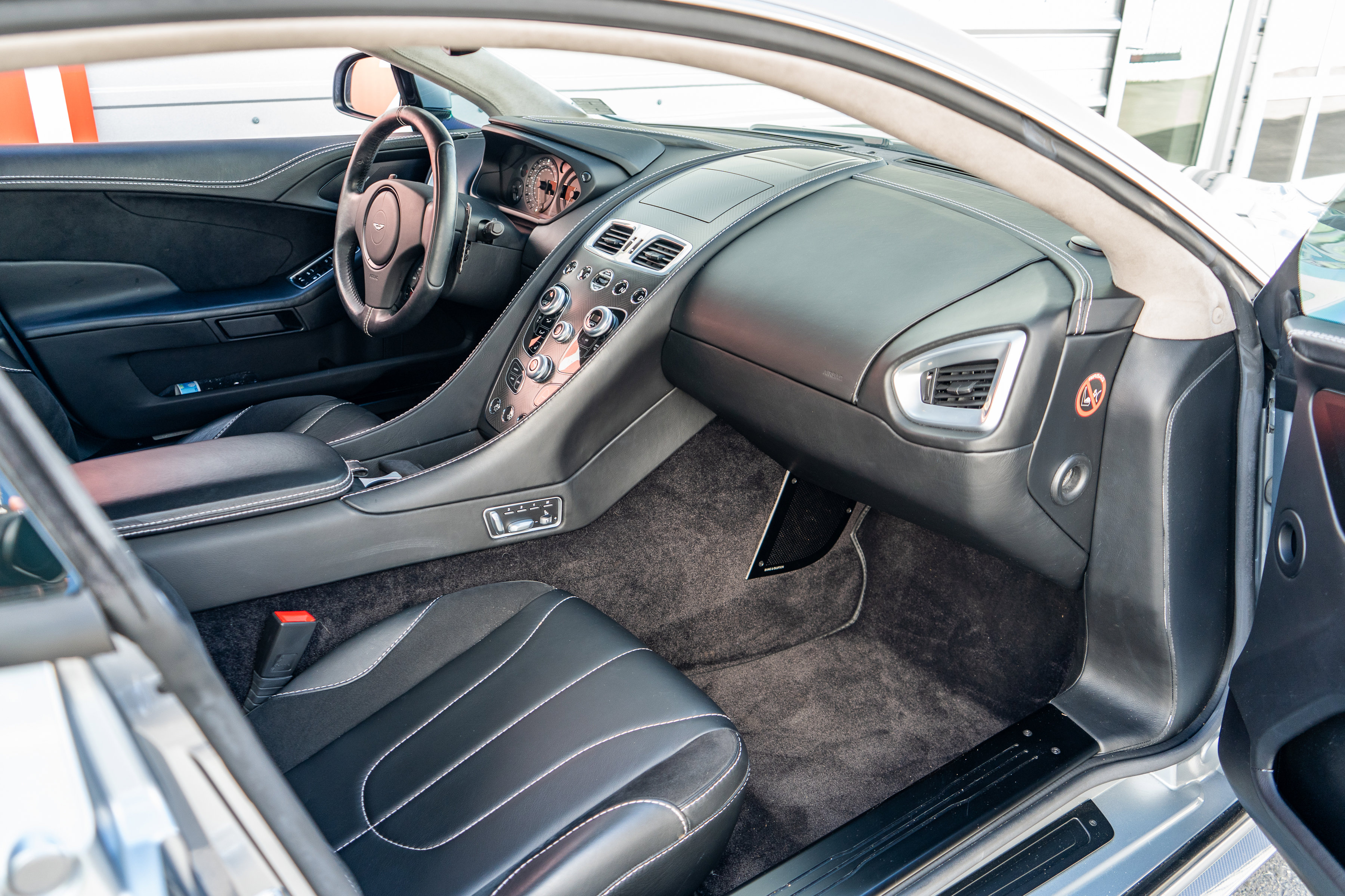 Used 2014 Aston Martin Vanquish Coupe RWD image 19