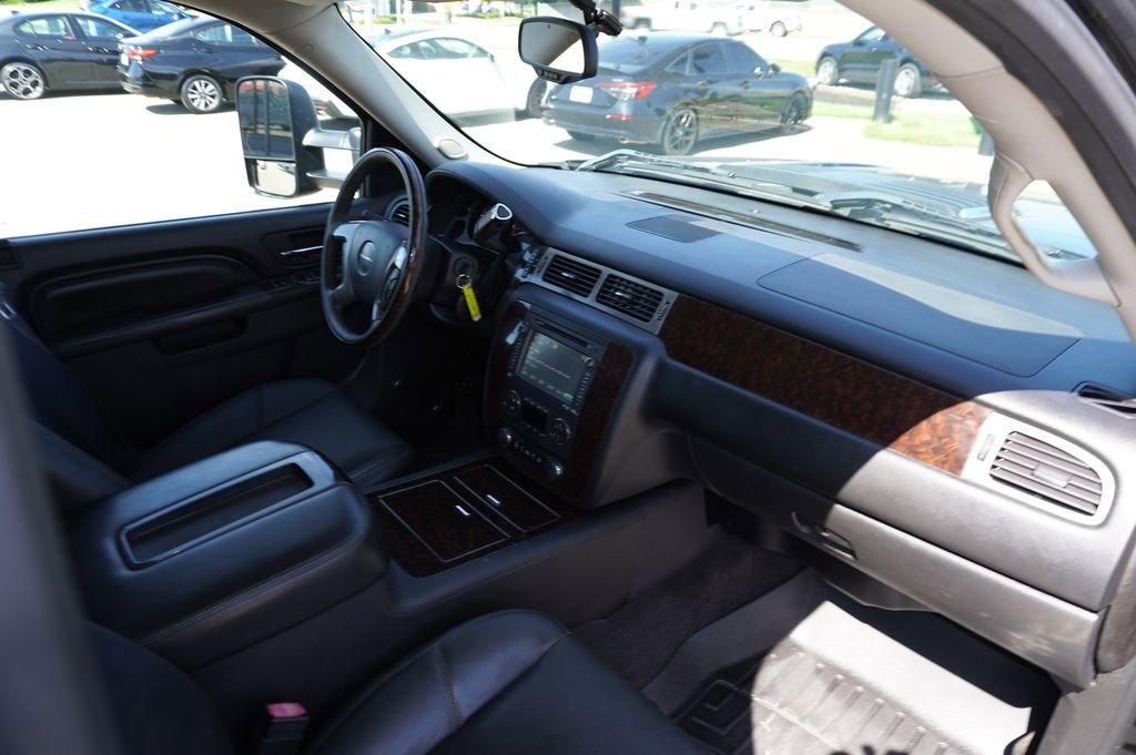 Used 2014 GMC Sierra 3500 Denali w/ Snow Plow Prep Package AWD/4WD image 28