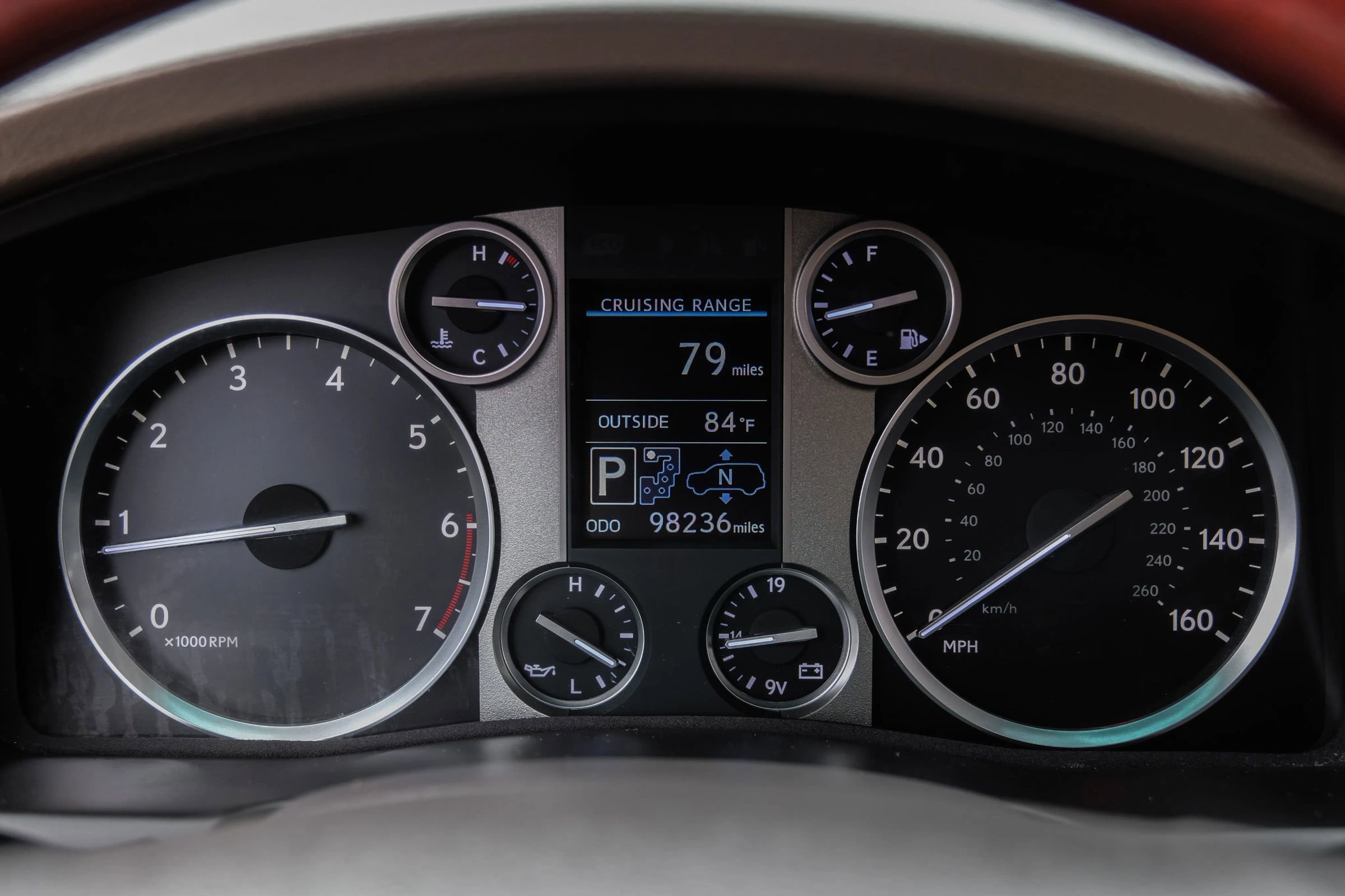 Used 2013 Lexus LX 570 4WD w/ Luxury Pkg image 23
