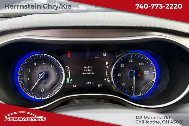 Used 2021 Chrysler Pacifica Touring-L image 18