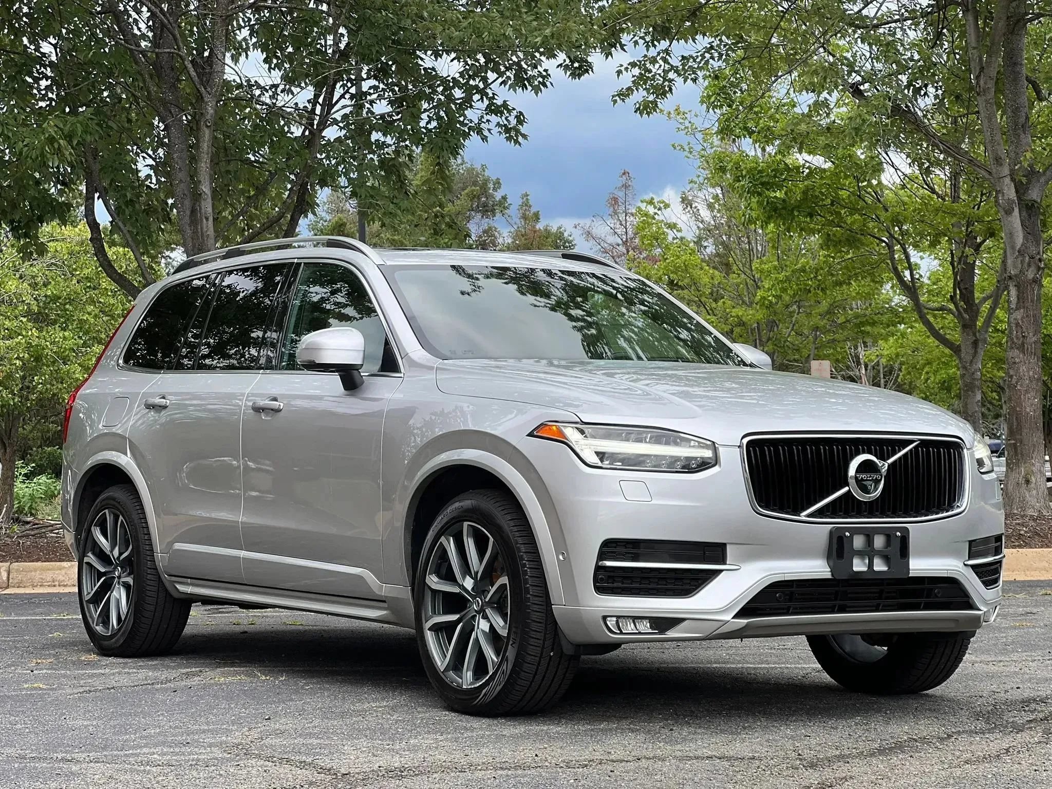 Used 2017 Volvo XC90 T6 Momentum w/ Vision Package AWD/4WD image 7