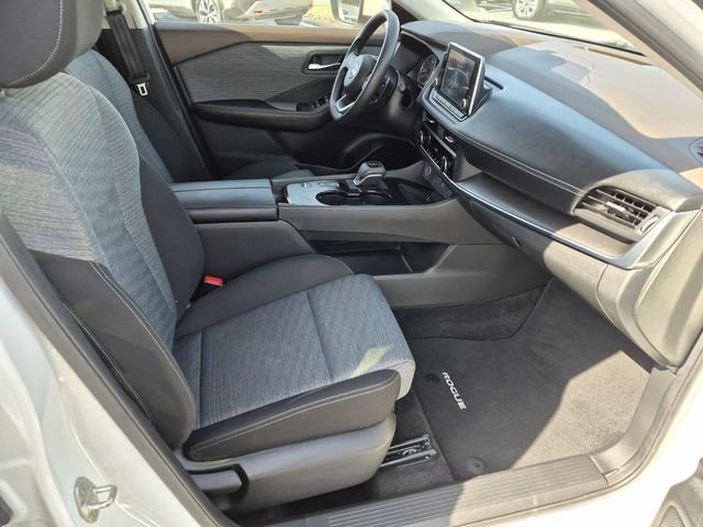 Used 2023 Nissan Rogue SV image 10