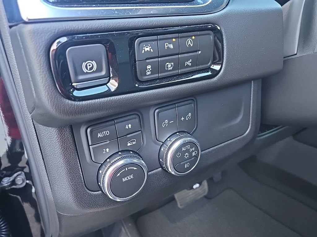 New 2026 GMC Yukon XL Denali w/ Sun & Power Step Package AWD/4WD image 14