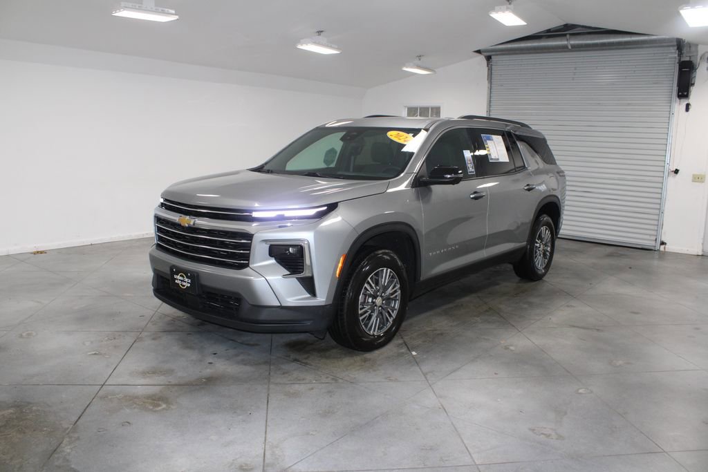 Used 2024 Chevrolet Traverse LT image 4