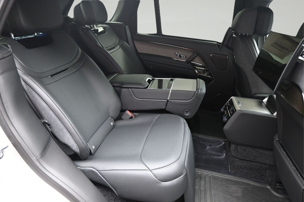 New 2026 Land Rover Range Rover SV AWD/4WD image 11