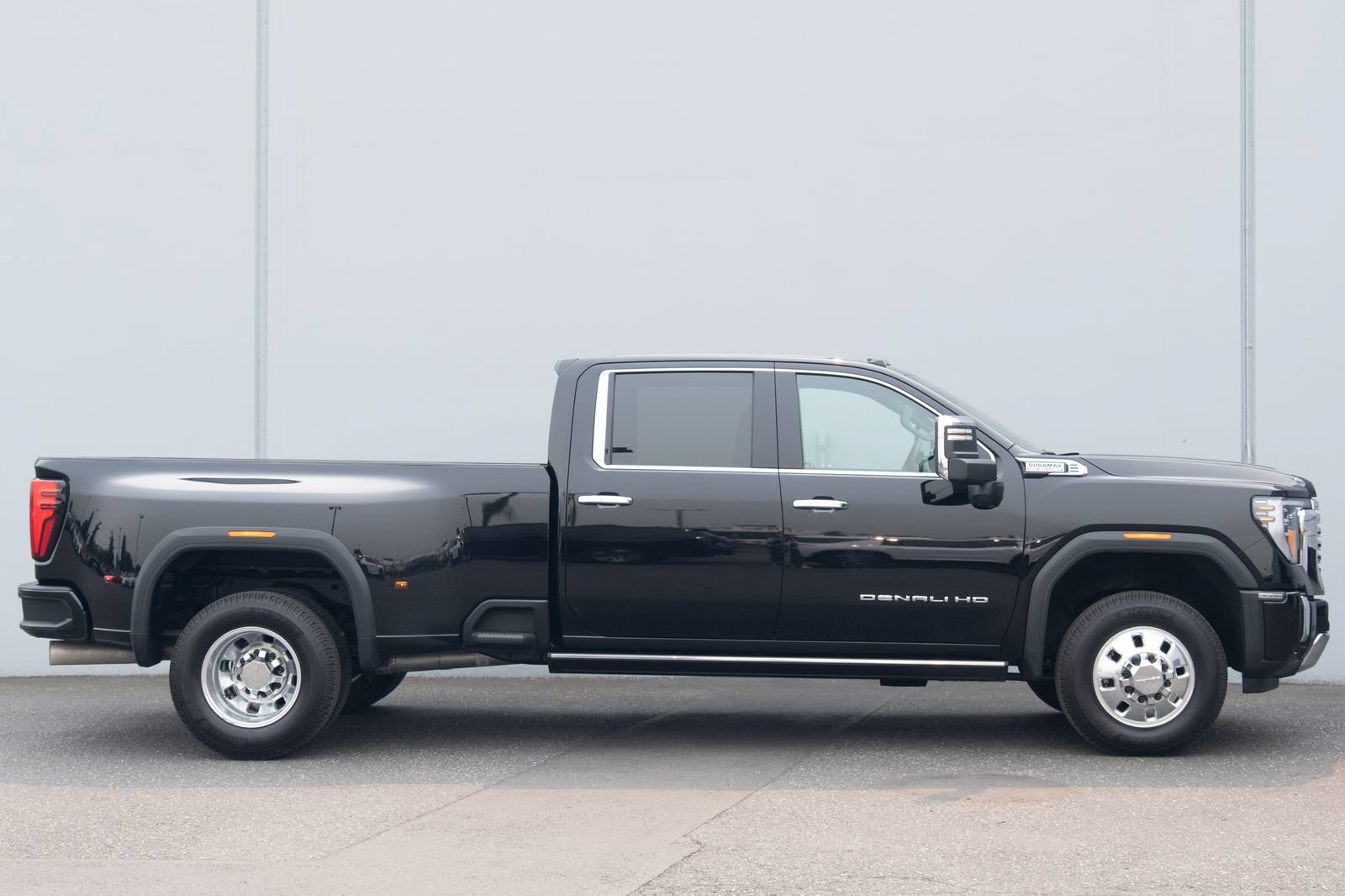 Used 2024 GMC Sierra 3500 Denali w/ Denali Reserve Package AWD/4WD image 33