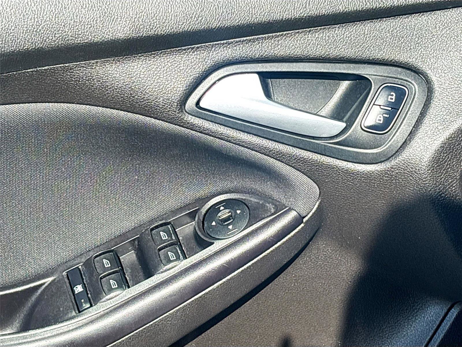 Used 2016 Ford Focus SE image 18