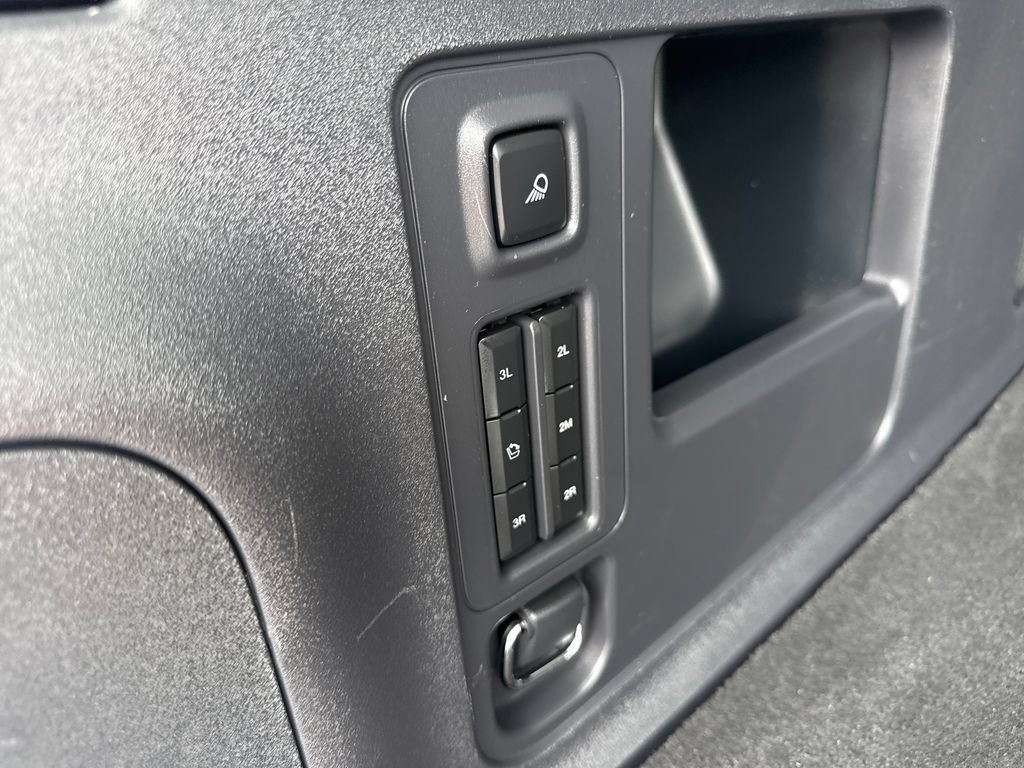 Used 2025 Ford Expedition Max Platinum w/ Platinum Ultimate Package AWD/4WD image 14