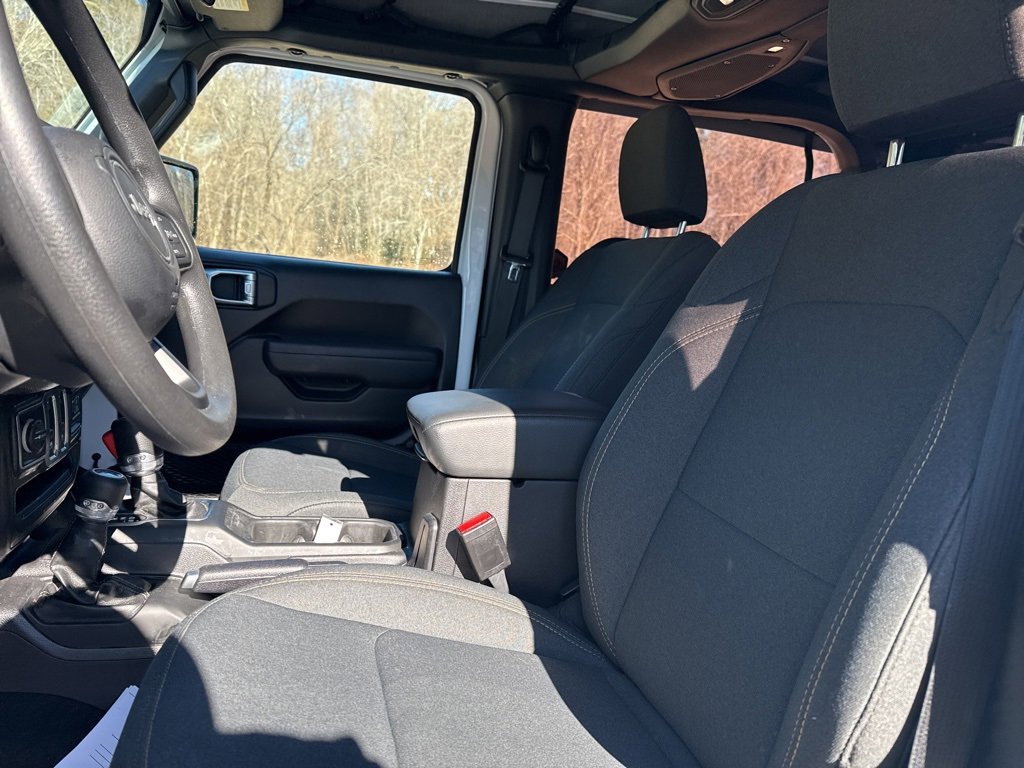Used 2025 Jeep Wrangler Sport image 9