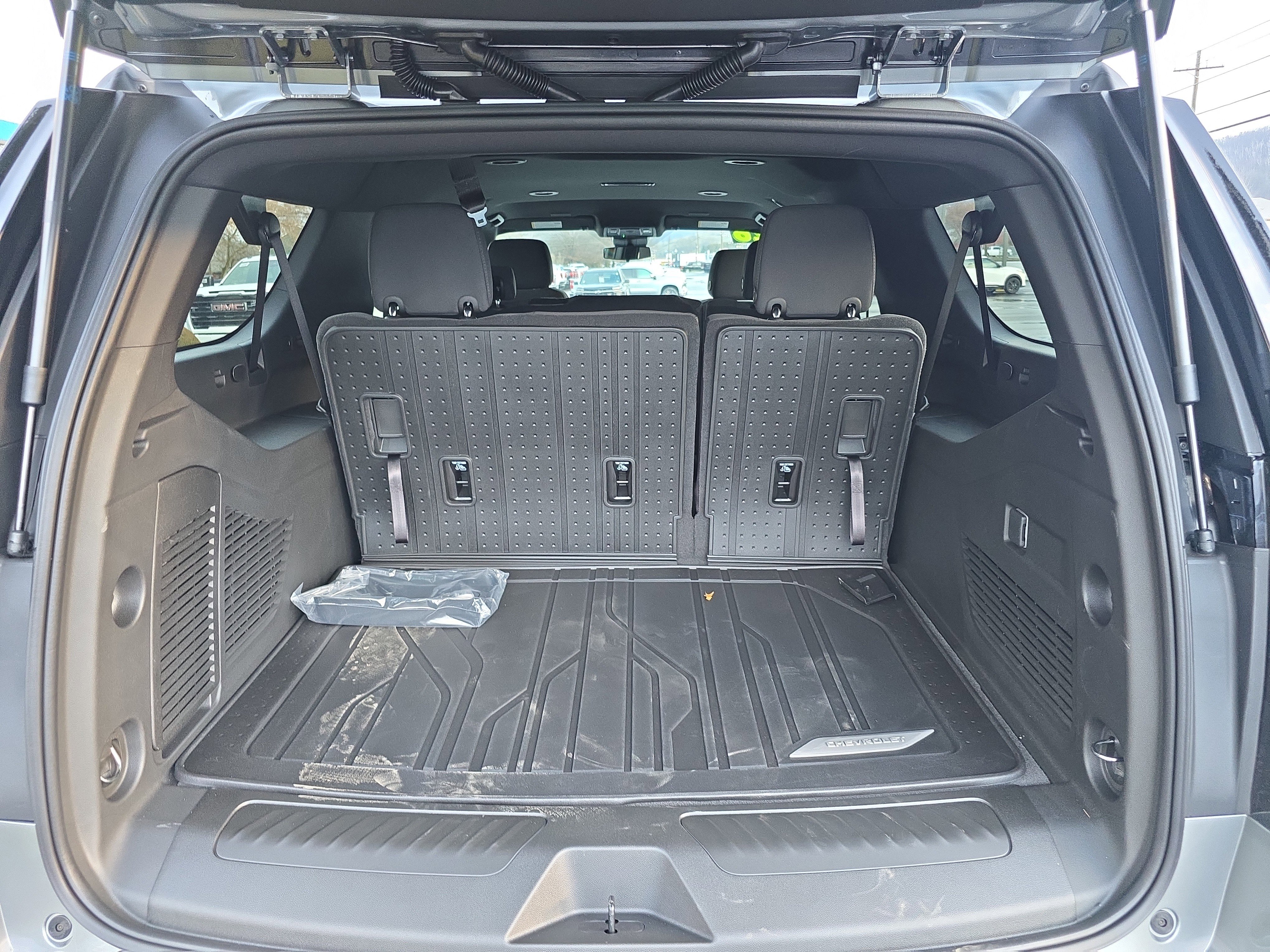 New 2026 Chevrolet Suburban LS image 5