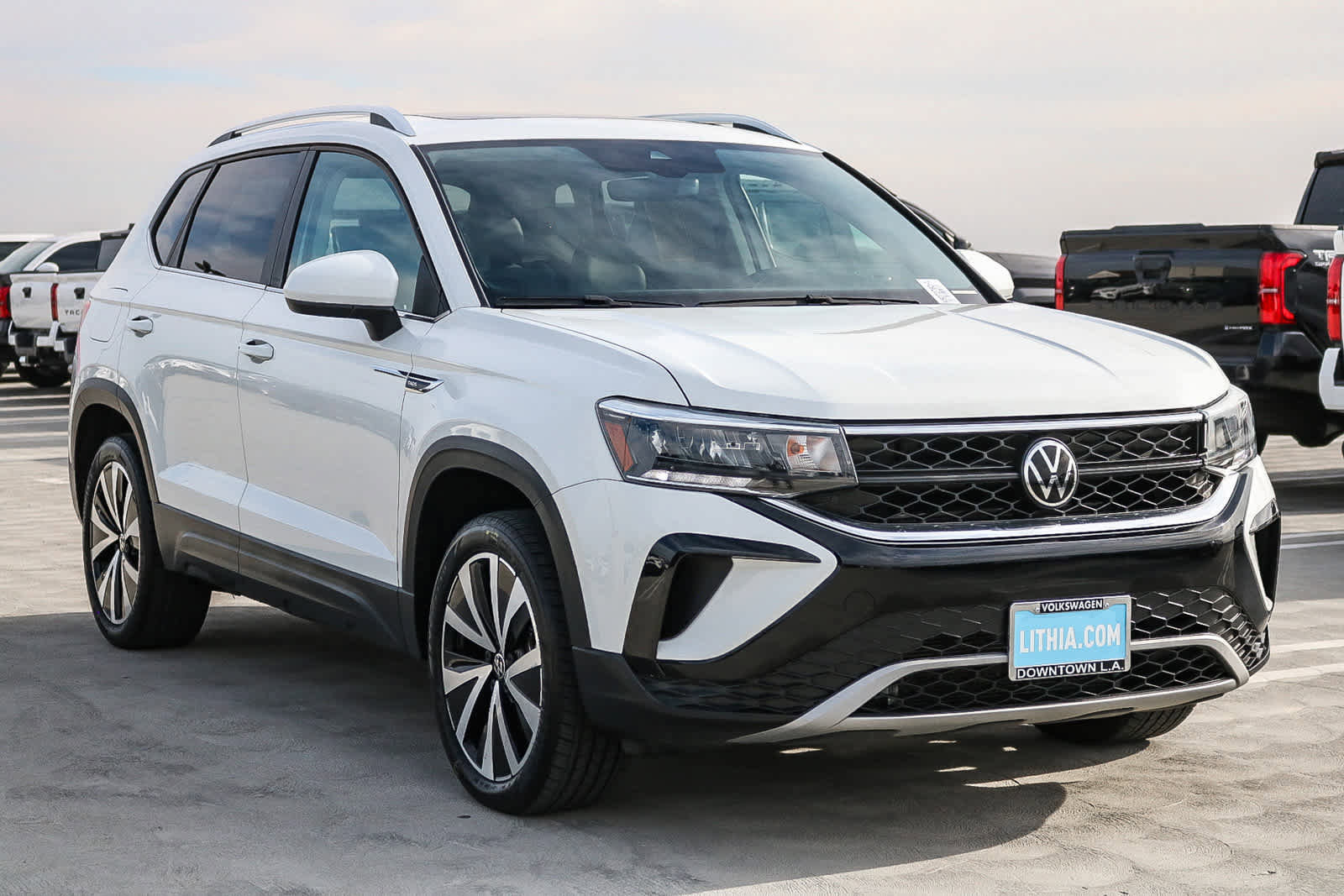 Used 2023 Volkswagen Taos SE image 3