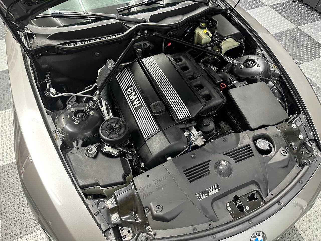 Used 2005 BMW Z4 2.5i image 24