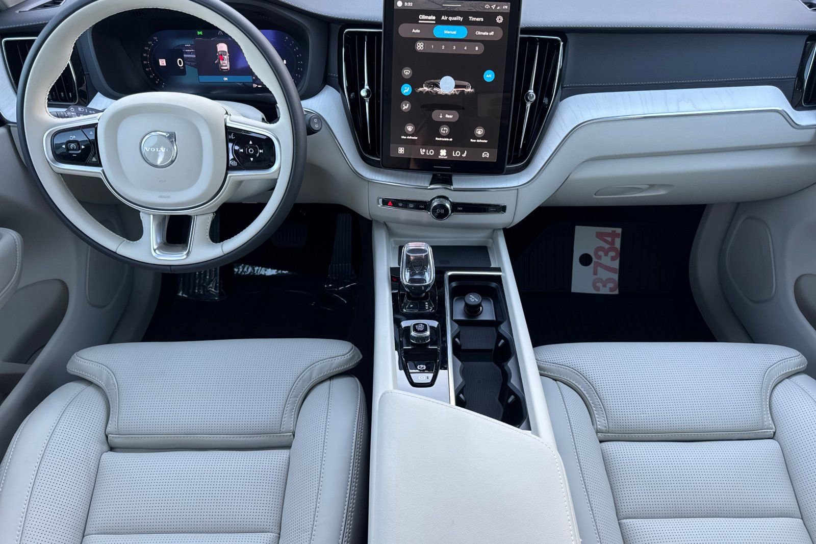 New 2026 Volvo XC60 B5 Ultra w/ Climate Package image 3