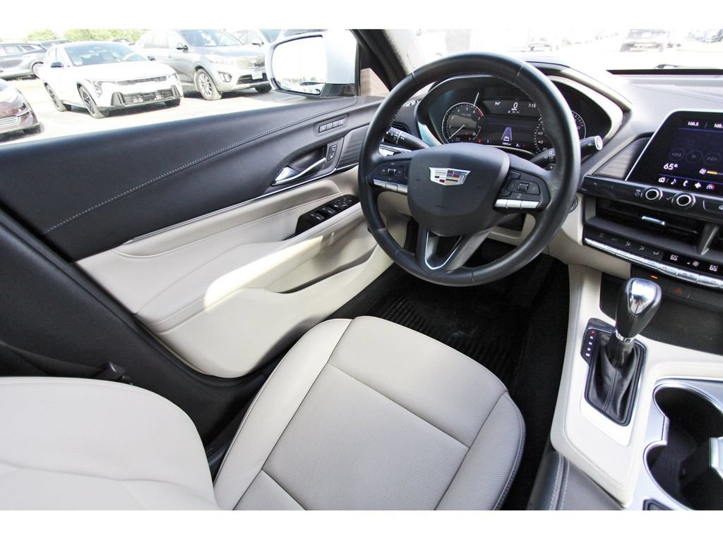 Used 2021 Cadillac CT4 Premium Luxury RWD image 9