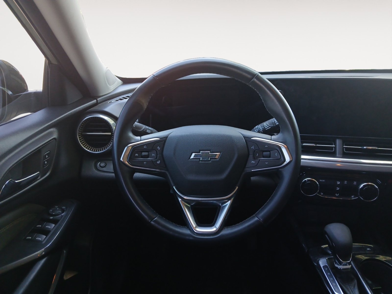 Used 2024 Chevrolet Trax ACTIV w/ Sunroof Package FWD image 12