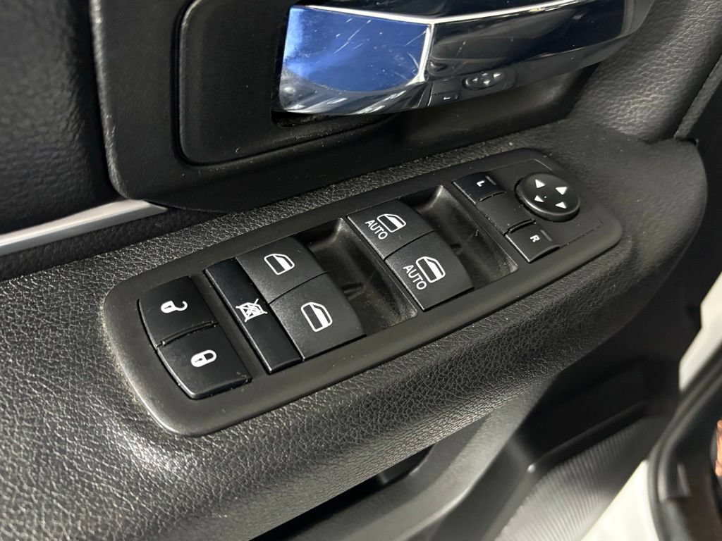 Used 2024 RAM 1500 Warlock AWD/4WD image 17