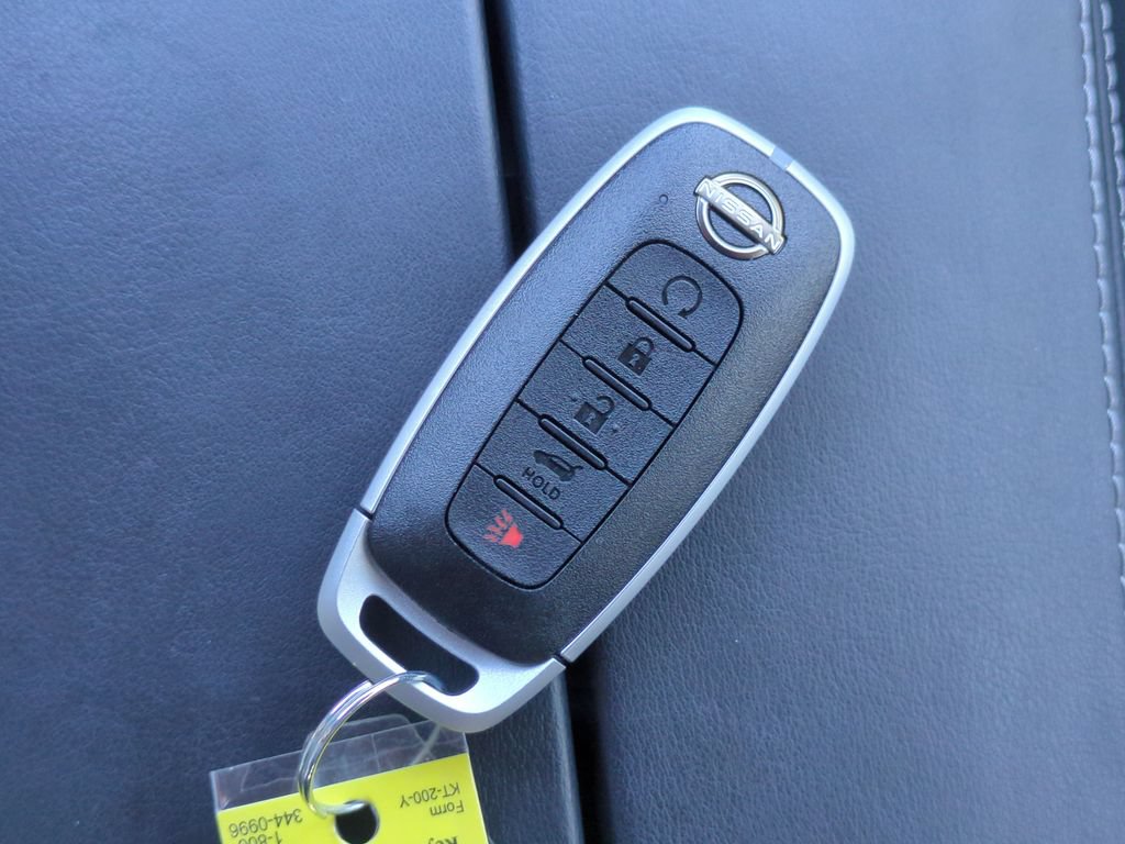 Certified 2025 Nissan Rogue SV FWD image 23