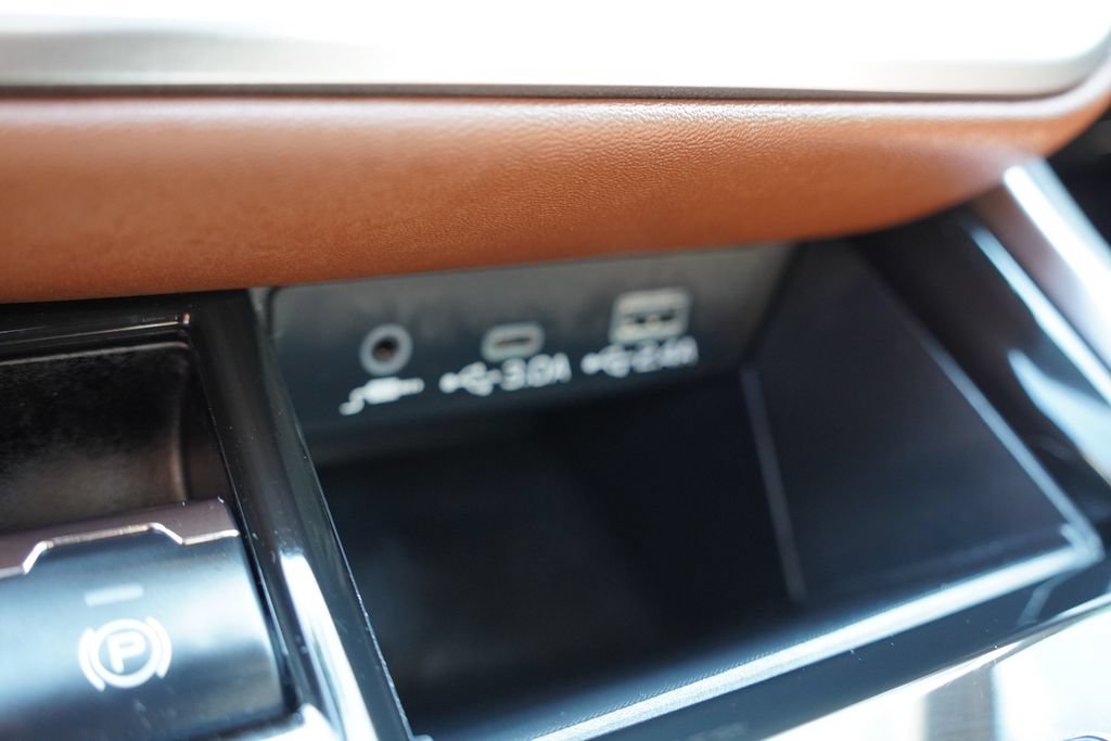 Used 2025 Subaru Outback Touring AWD/4WD image 32