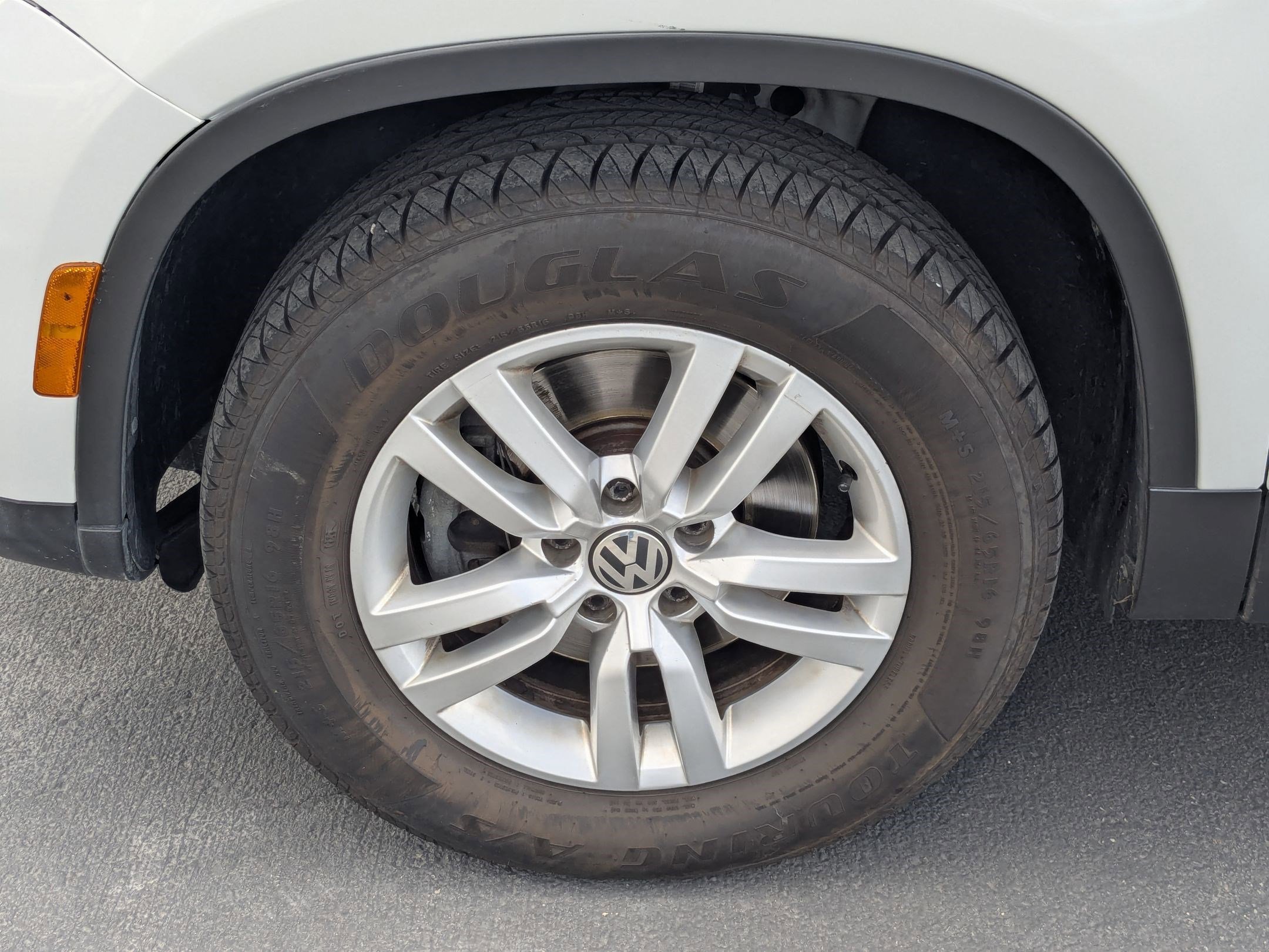 Used 2017 Volkswagen Tiguan S image 13