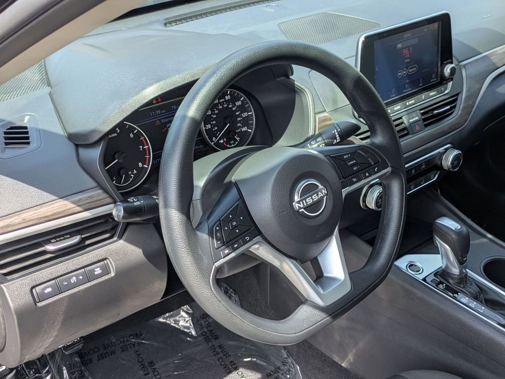 Used 2025 Nissan Altima 2.5 SV image 16